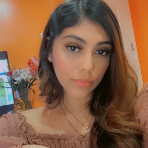 Meet your Posher, Itzel - Picture 1 of 1